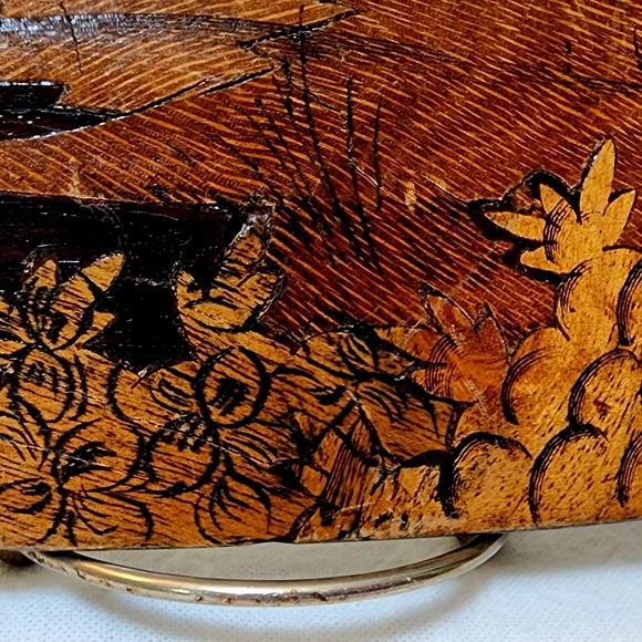 Vintage handmade oval Indian wooden plaque - Picture 9 of 12